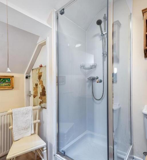 חדר סטנדרט, Garth Dderwen