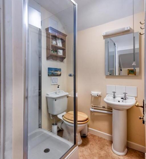 חדר סטנדרט, Garth Dderwen