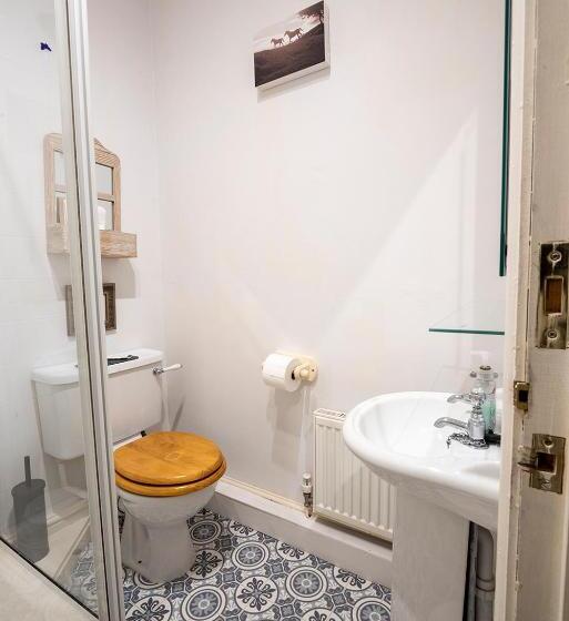 חדר סטנדרט, Garth Dderwen