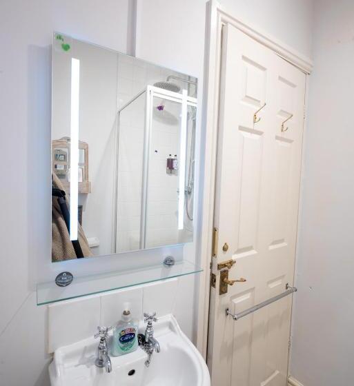 חדר סטנדרט, Garth Dderwen