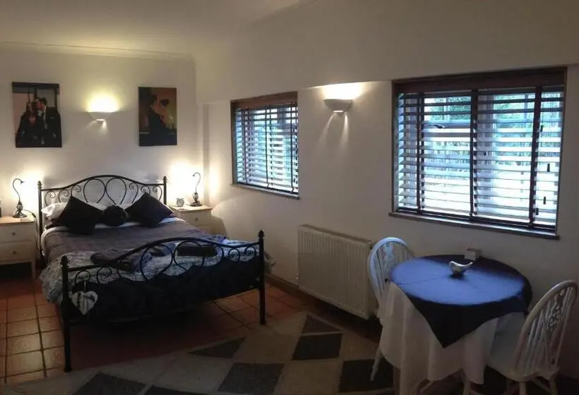 اتاق استاندارد, Tanglewood Gatwick Bed & Breakfast