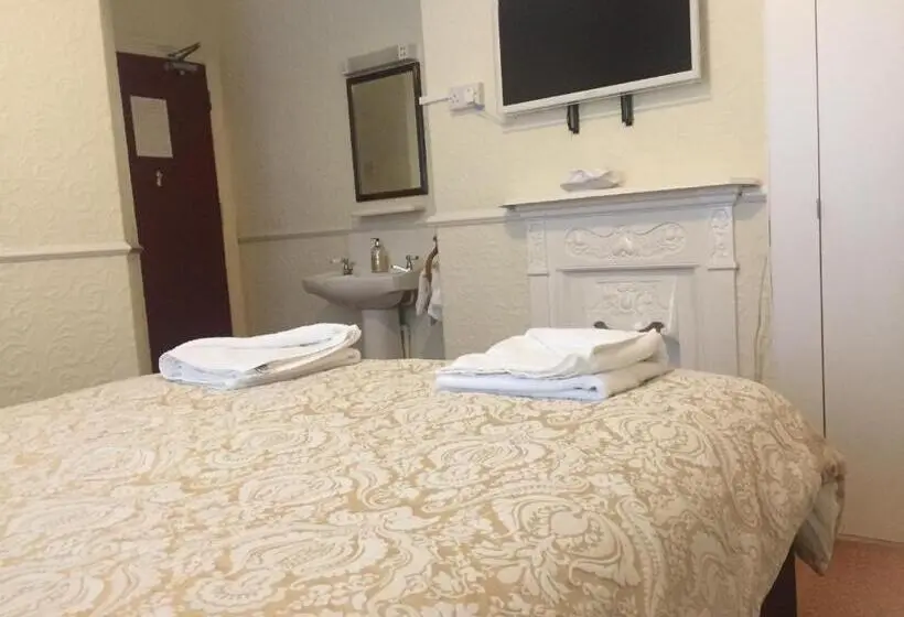バス共有のスタンダードルーム, The Pines Guest House