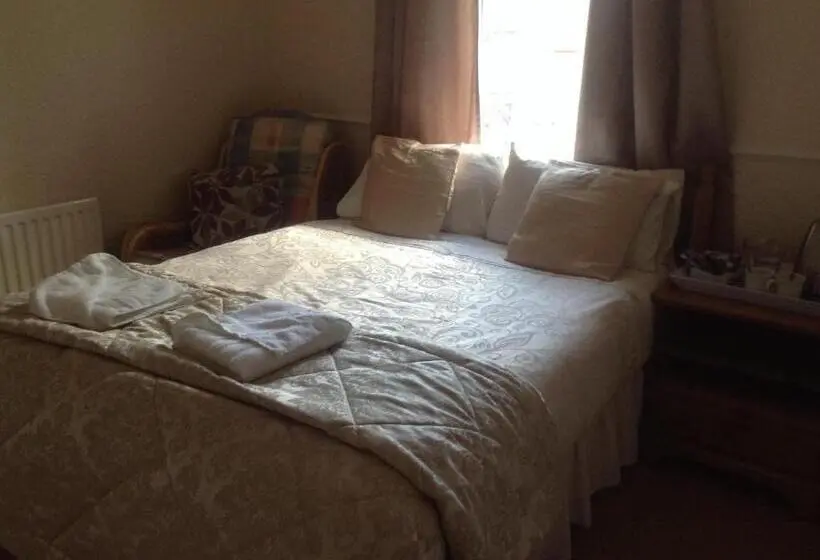バス共有のスタンダードルーム, The Pines Guest House