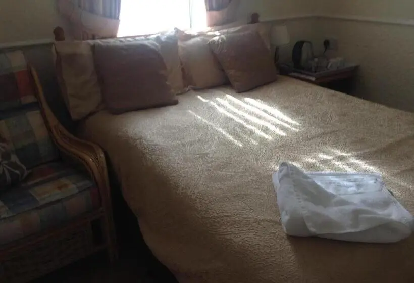 バス共有のスタンダードルーム, The Pines Guest House