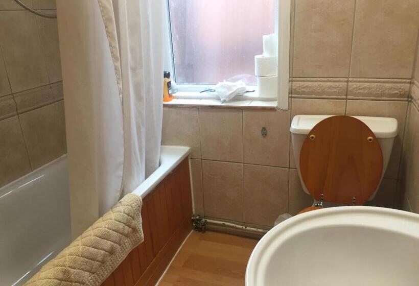Cameră Standard cu Baie Comună, The Pines Guest House
