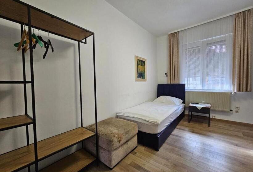 اتاق استاندارد یک نفره, Haus Isenburg