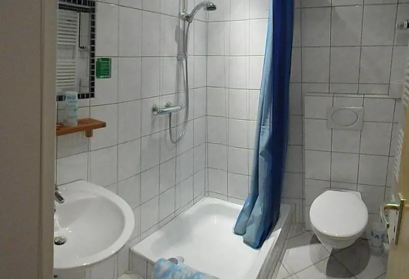 Perhehuone, Pension Bartz