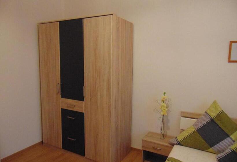 דירת שני חדרים, Gasthaus Rebstock