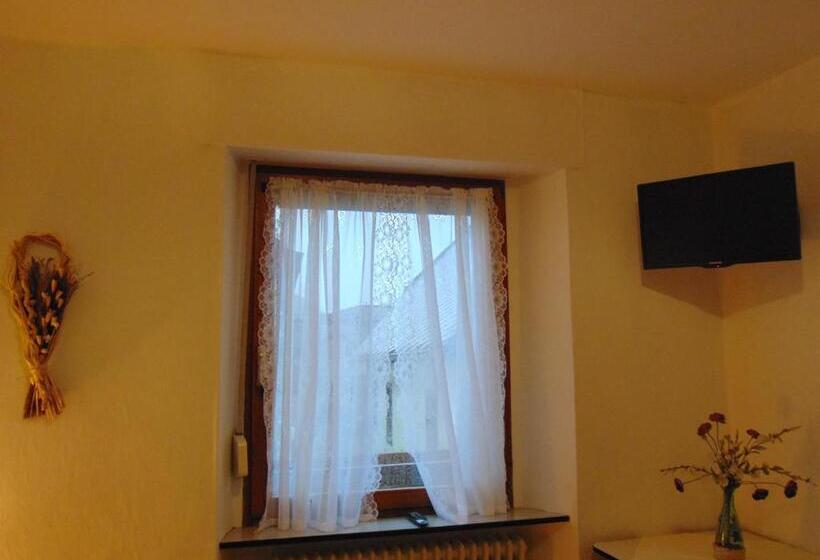 דירת שני חדרים, Gasthaus Rebstock