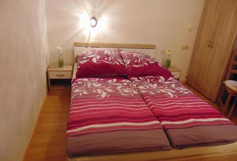 דירת שני חדרים, Gasthaus Rebstock