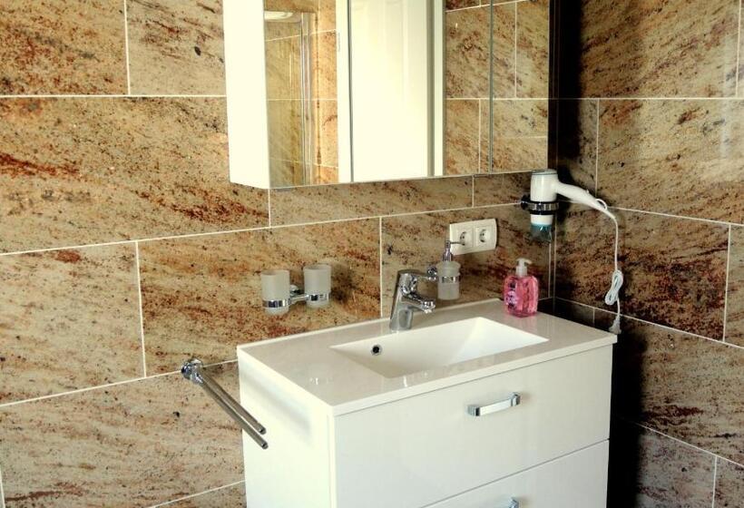 Huoneisto 1 Makuuhuone, Merkel Villa Apartamente