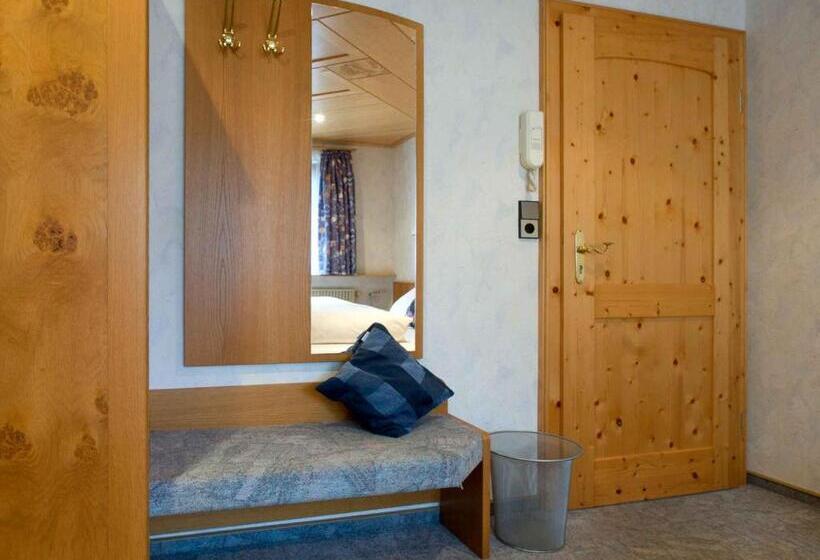 Номер Стандарт с Балконом, Gästehaus Herrmann