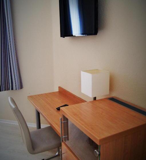 غرفة عائلية, Pension Am Pollingpark