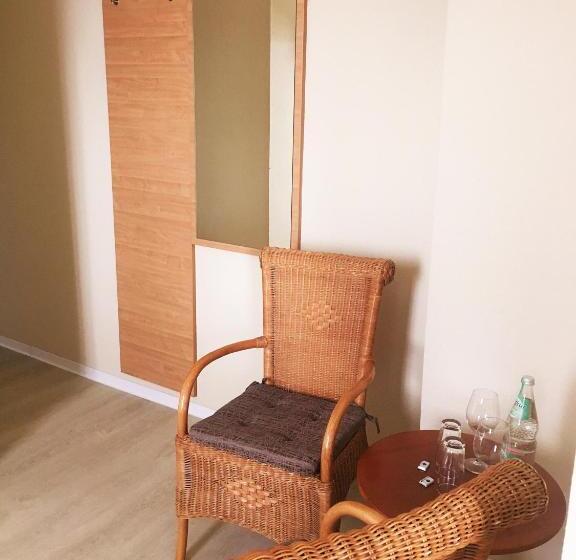 غرفة عائلية, Pension Am Pollingpark