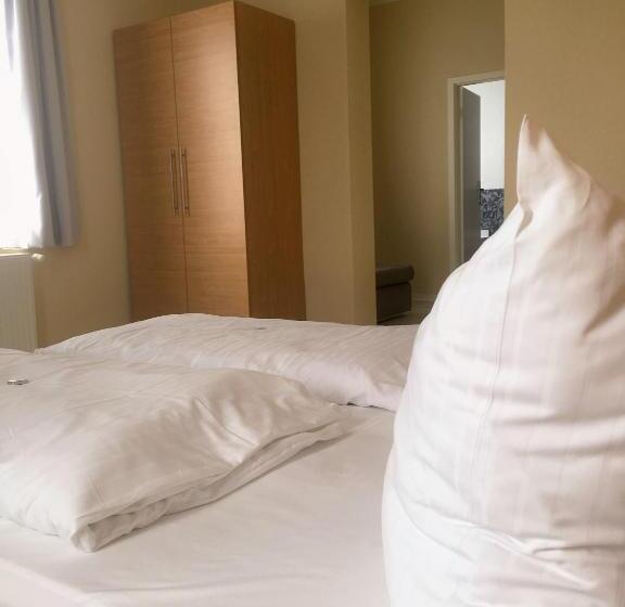 غرفة عائلية, Pension Am Pollingpark