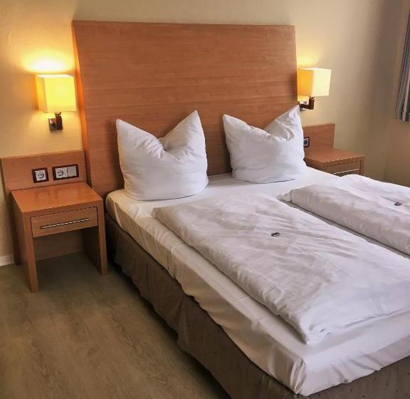 غرفة عائلية, Pension Am Pollingpark