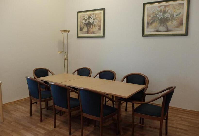 家庭间, Pension Domke