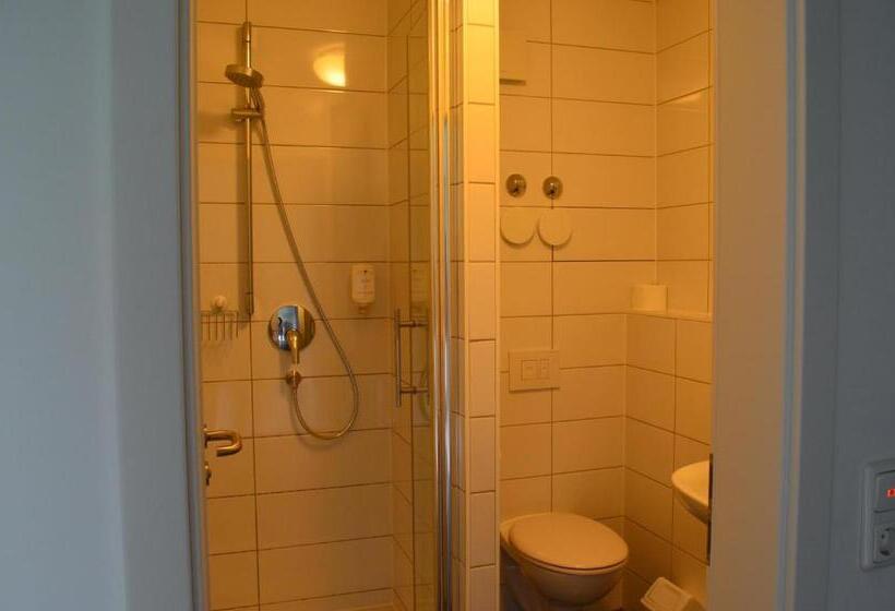 חדר קומפורט, Zwei Raben Pension