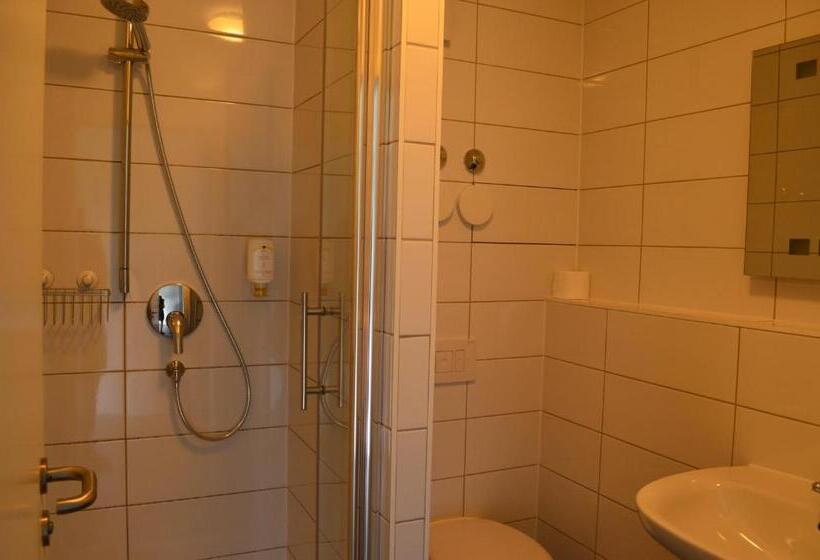 חדר קומפורט, Zwei Raben Pension