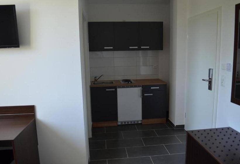 חדר קומפורט, Zwei Raben Pension