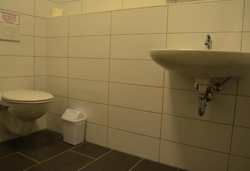 חדר סטנדרט לשלושה, Zwei Raben Pension