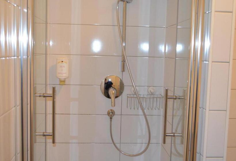 חדר סטנדרט לשלושה, Zwei Raben Pension