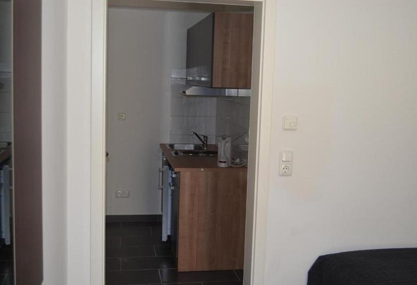 חדר סטנדרט לשלושה, Zwei Raben Pension