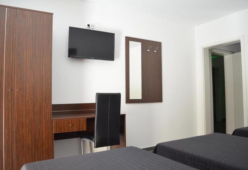 חדר סטנדרט לשלושה, Zwei Raben Pension