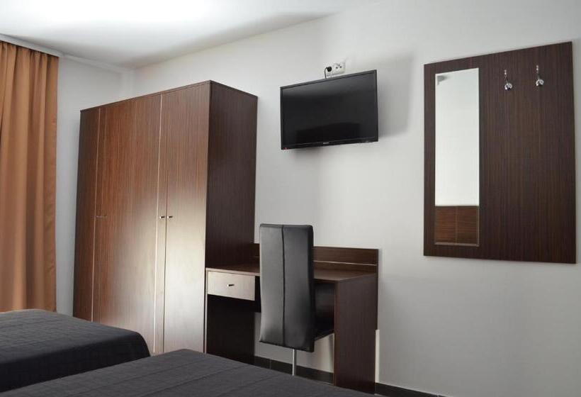 חדר סטנדרט לשלושה, Zwei Raben Pension