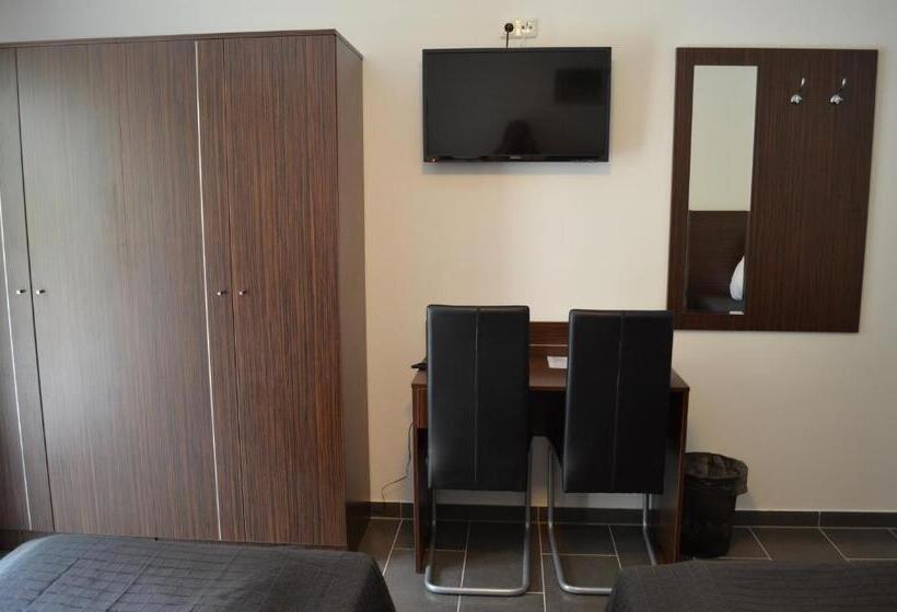 חדר סטנדרט לשלושה, Zwei Raben Pension