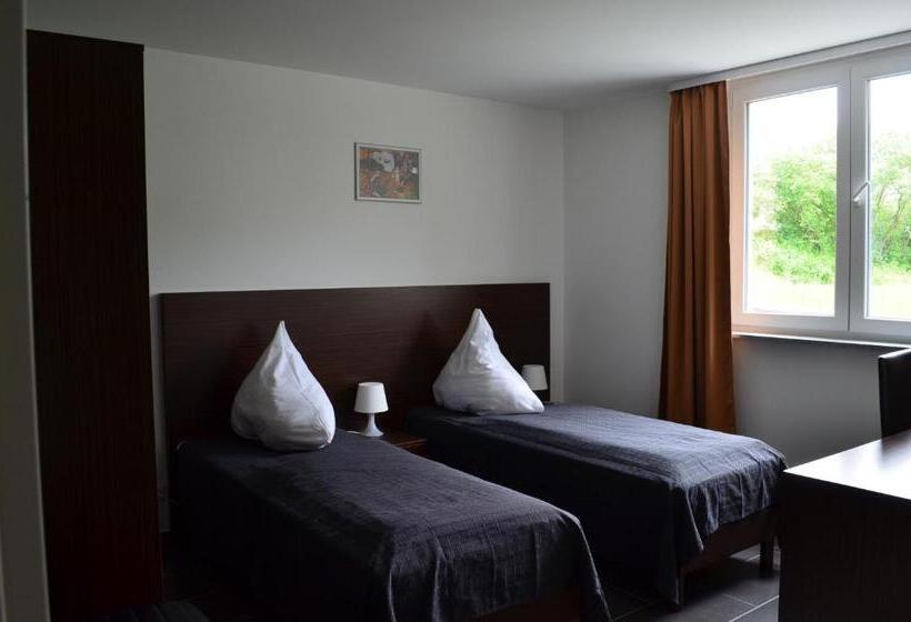 חדר קומפורט, Zwei Raben Pension