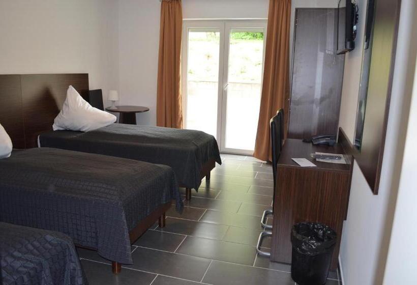 חדר סטנדרט לשלושה, Zwei Raben Pension