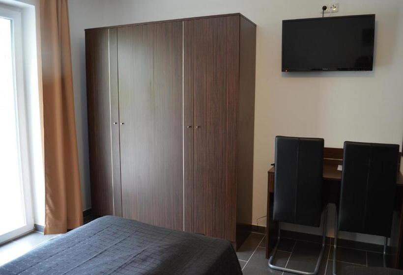 חדר סטנדרט לשלושה, Zwei Raben Pension