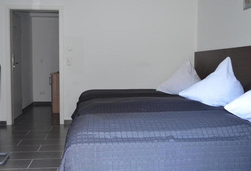 חדר סטנדרט לשלושה, Zwei Raben Pension