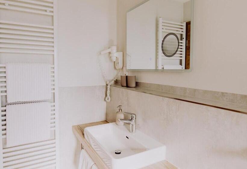 标准间, Schiebenrothenhof