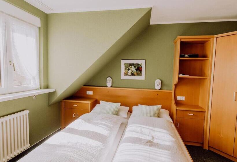 标准间, Schiebenrothenhof