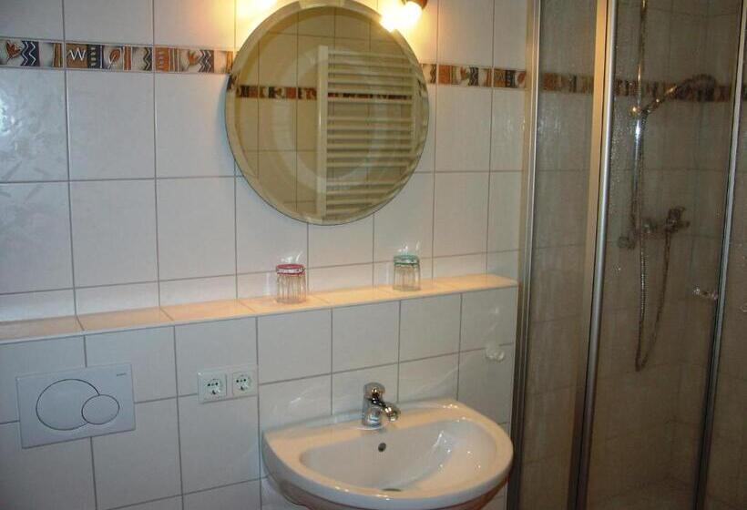 Apartamento 1 Dormitório com Sacada, Pension Bergblick