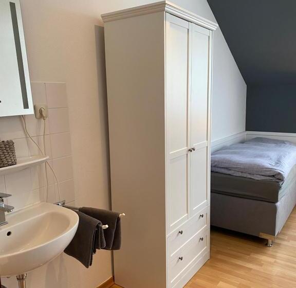 اتاق استاندارد یک نفره, Pension Pagalies