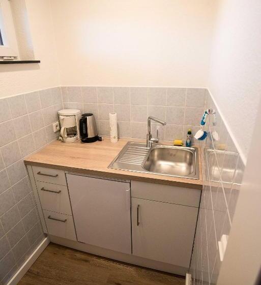 חדר סטנדרט מותאם לאדם עם מוגבלויות, Pension Luuward 3 Sterne