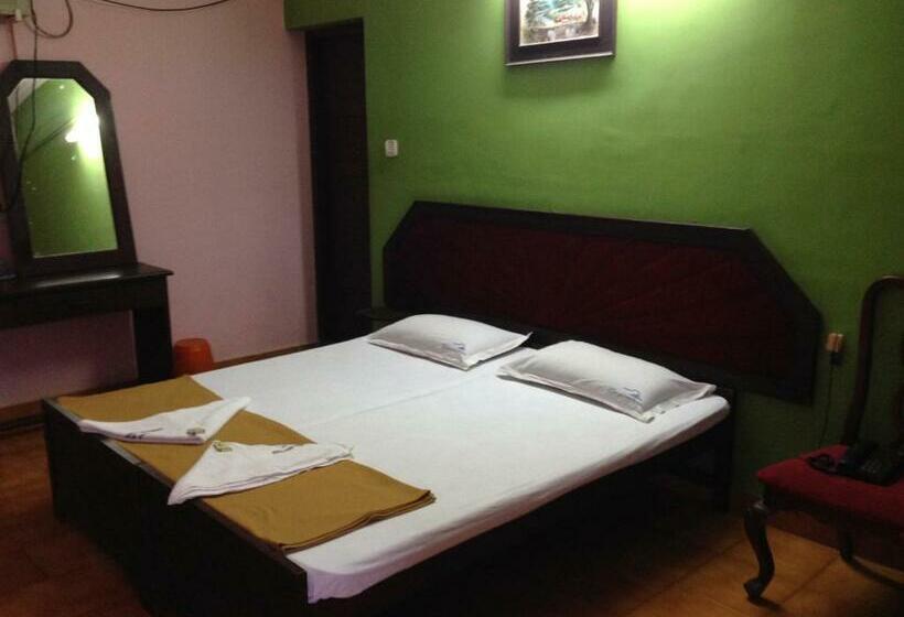 디럭스 룸, Indraprastham Tourist Home