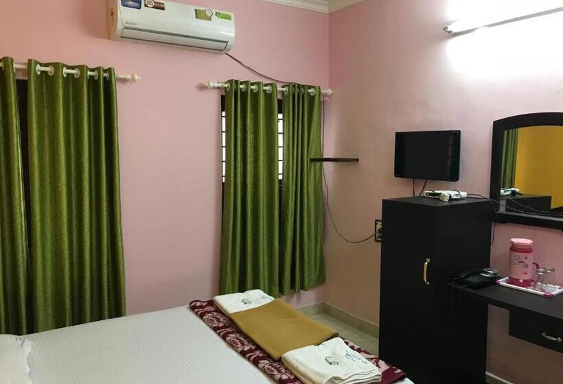 デラックスルーム, Indraprastham Tourist Home