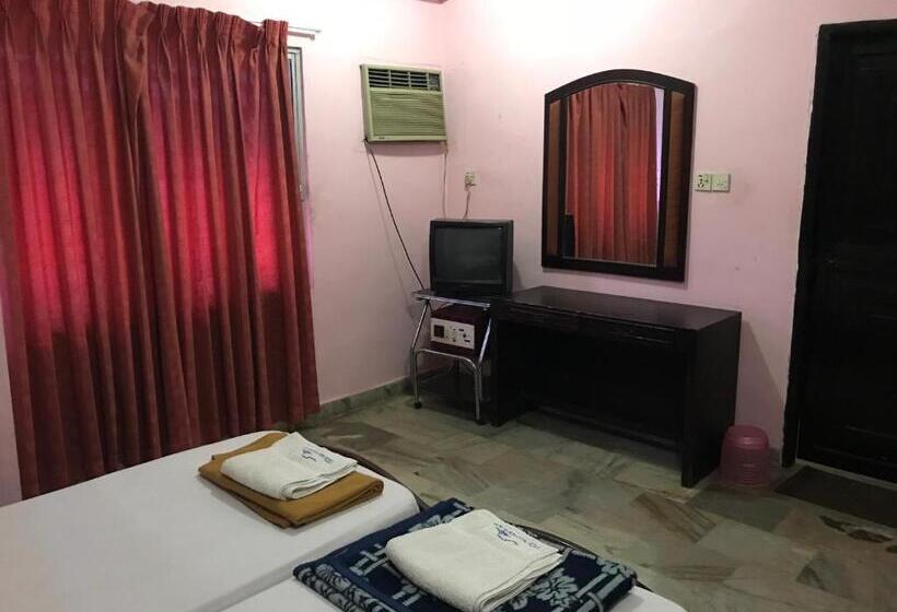 デラックスルーム, Indraprastham Tourist Home