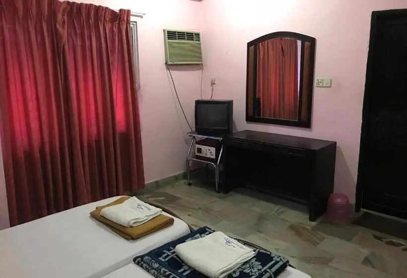 デラックスルーム, Indraprastham Tourist Home
