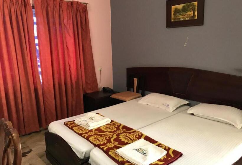 디럭스 룸, Indraprastham Tourist Home