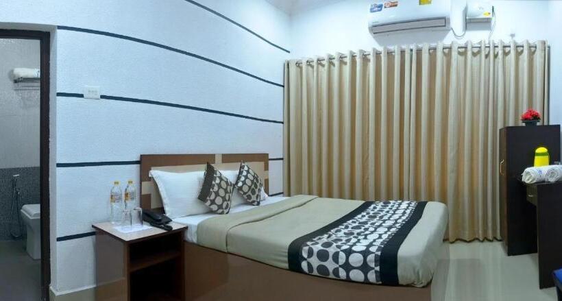 디럭스 룸, Indraprastham Tourist Home