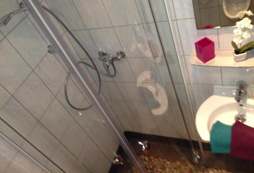 דירת שני חדרים, Das Loreley Weinstuebchen