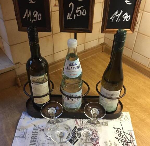 דירת שלושה חדרים, Das Loreley Weinstuebchen