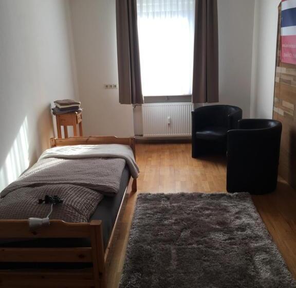 דירת שלושה חדרים, Das Loreley Weinstuebchen