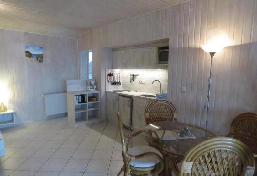 דירת חדר, Gast & Logierhaus Am Rheinsberger See