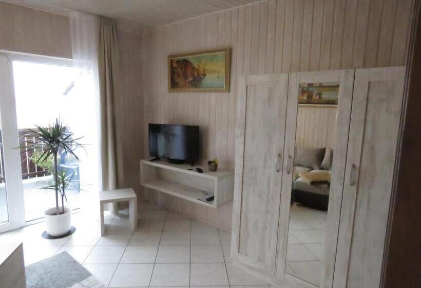 דירת חדר, Gast & Logierhaus Am Rheinsberger See